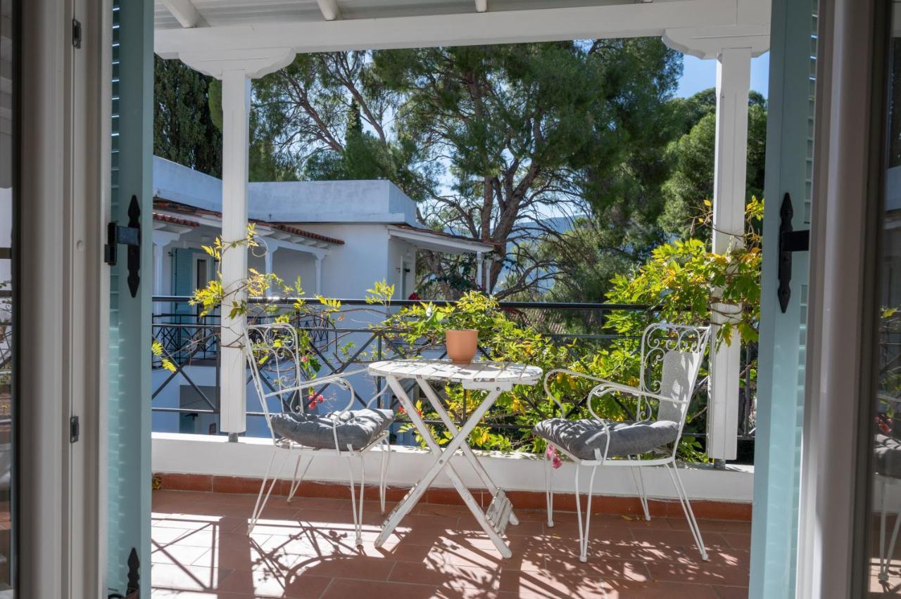 Odyssey Suites Poros Town Zewnętrze zdjęcie
