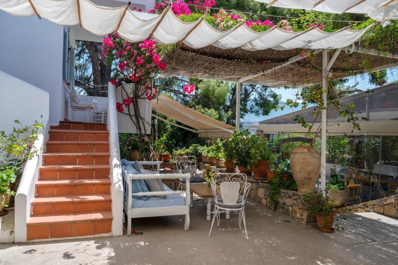 Odyssey Suites Poros Town Zewnętrze zdjęcie