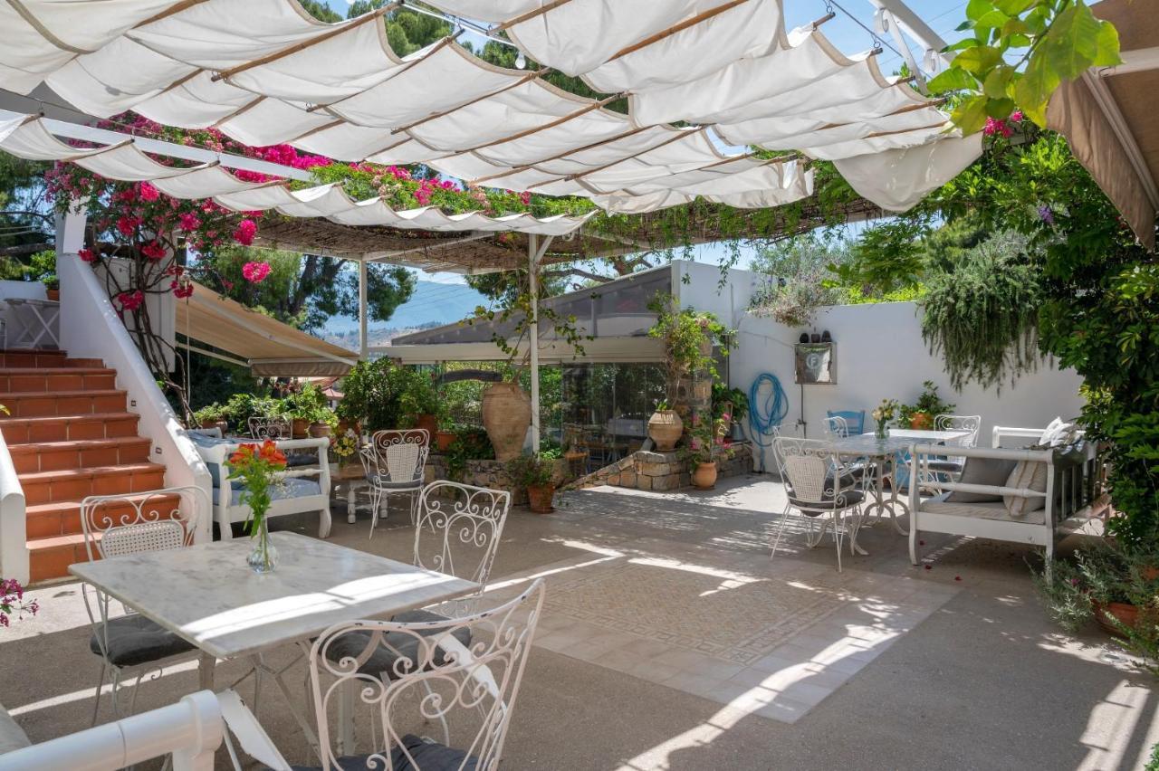 Odyssey Suites Poros Town Zewnętrze zdjęcie
