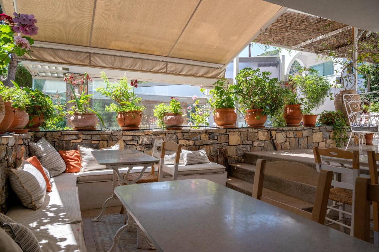 Odyssey Suites Poros Town Zewnętrze zdjęcie