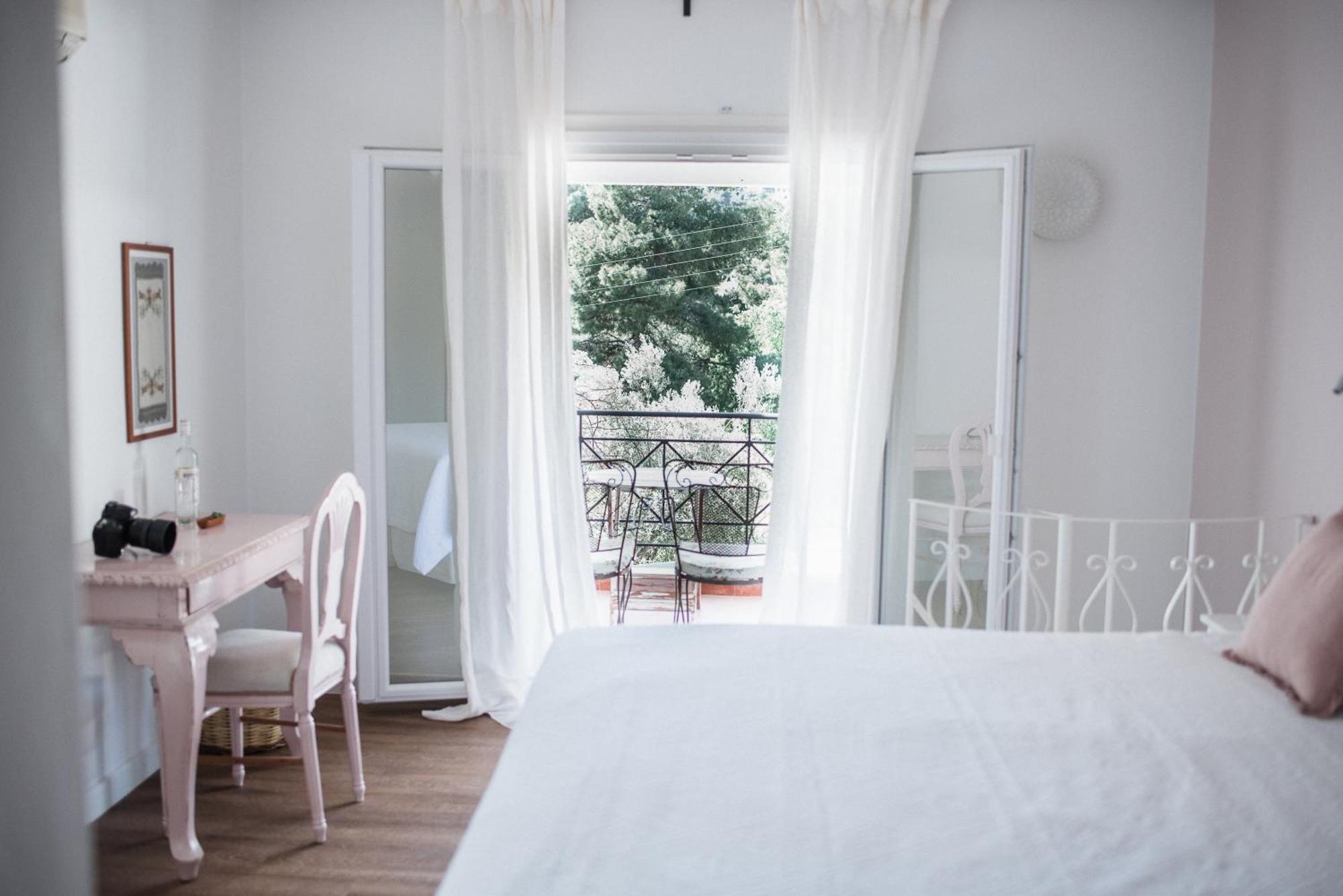 Odyssey Suites Poros Town Zewnętrze zdjęcie